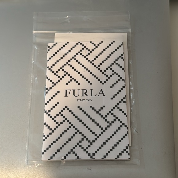 πΊπΊ Stunning  raspberry Furla with chain and leather cross body strap.πΊπΊ - Picture 8 of 13